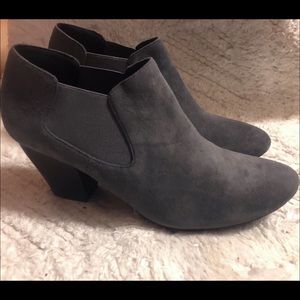 Vaneli Jilly Bootie NWOT